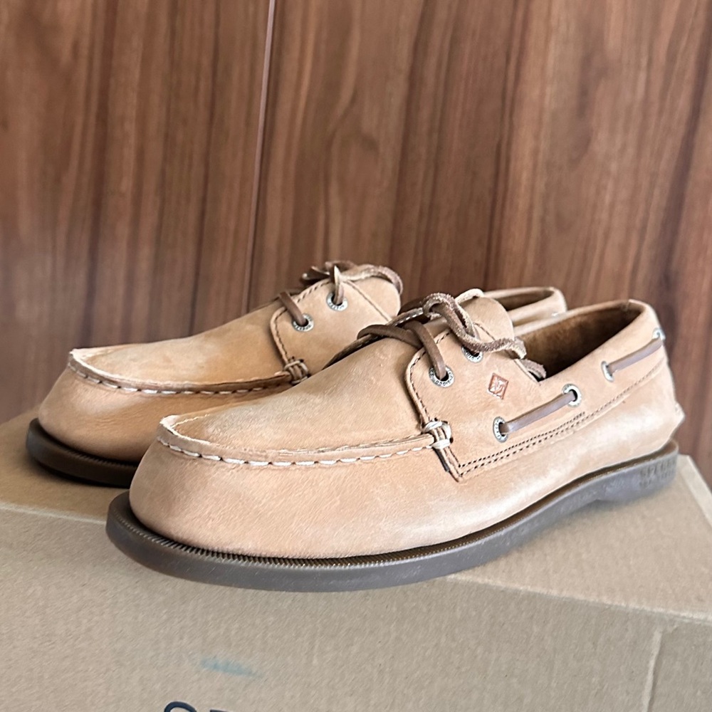 NET. Authentic Original Sahara Boys Boat Shoe size 6M